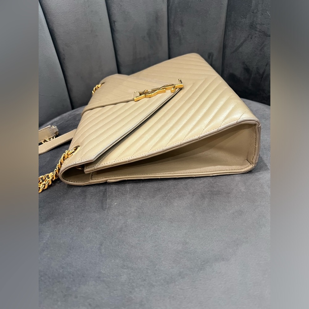 Sold. Yves Saint Laurent Classic Monogram Envelope tote and shoulder bag - Picture 9 of 17